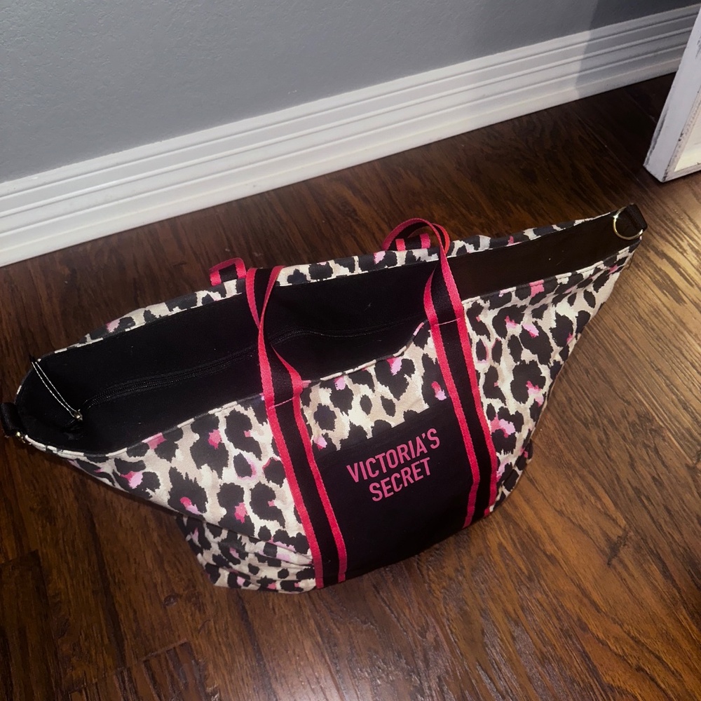 Victoria's Secret Leopard Print Weekender Overnight Bag - Picture 5 of 6
